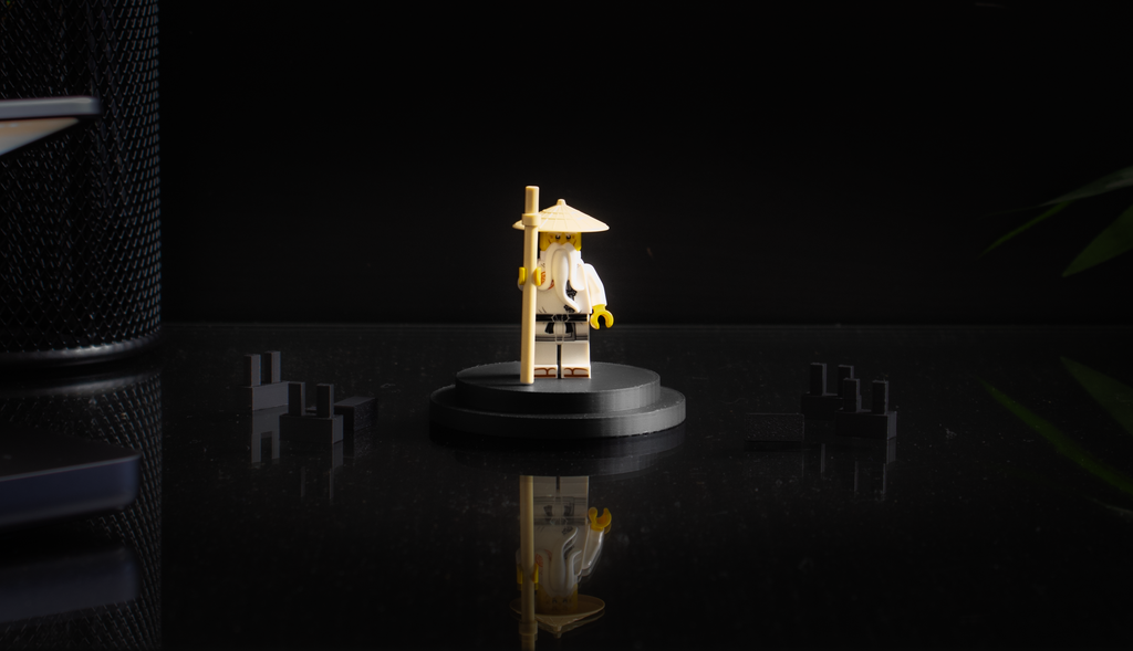 Single Mini-Figure Display