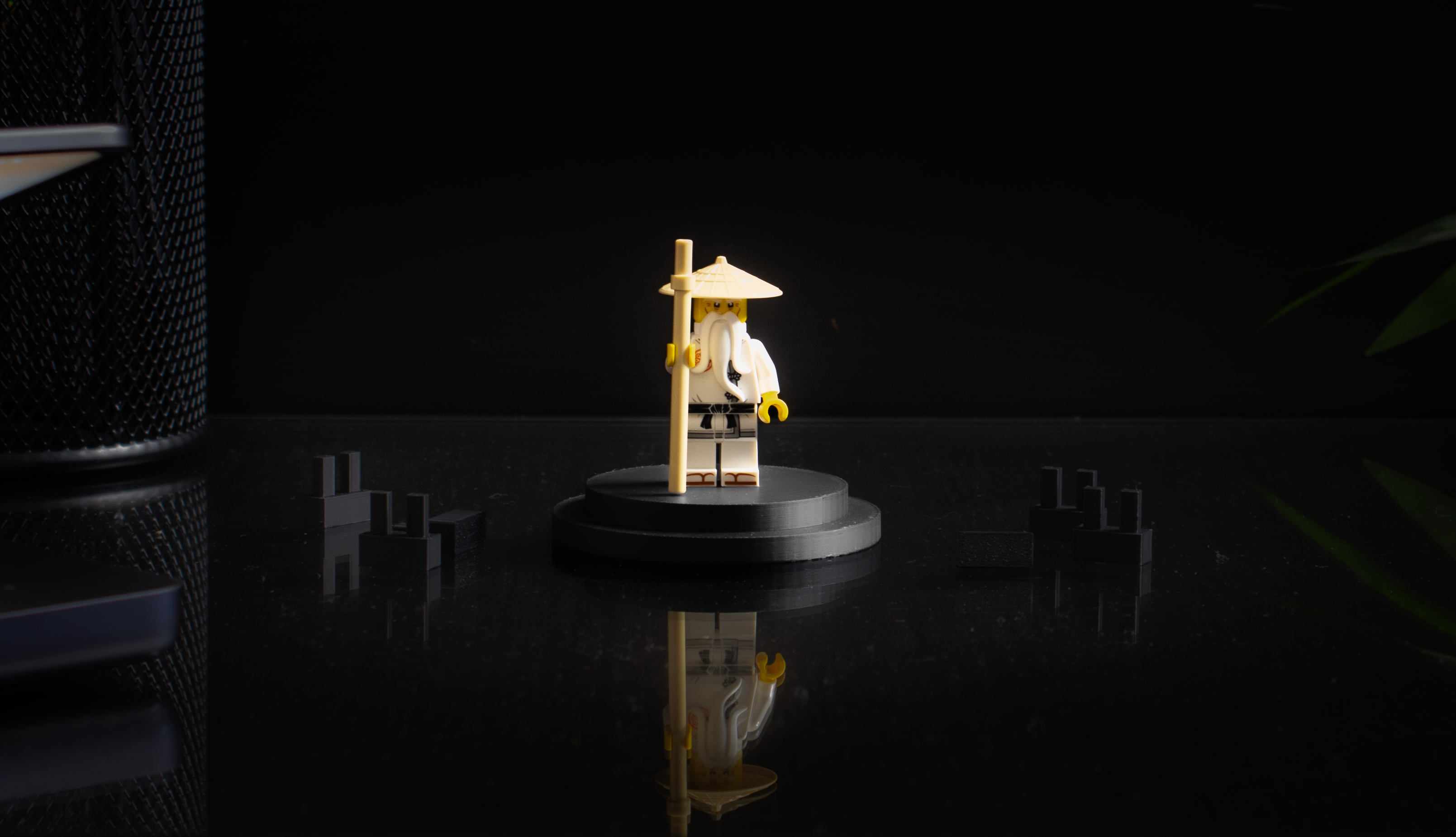 Single Mini-Figure Display
